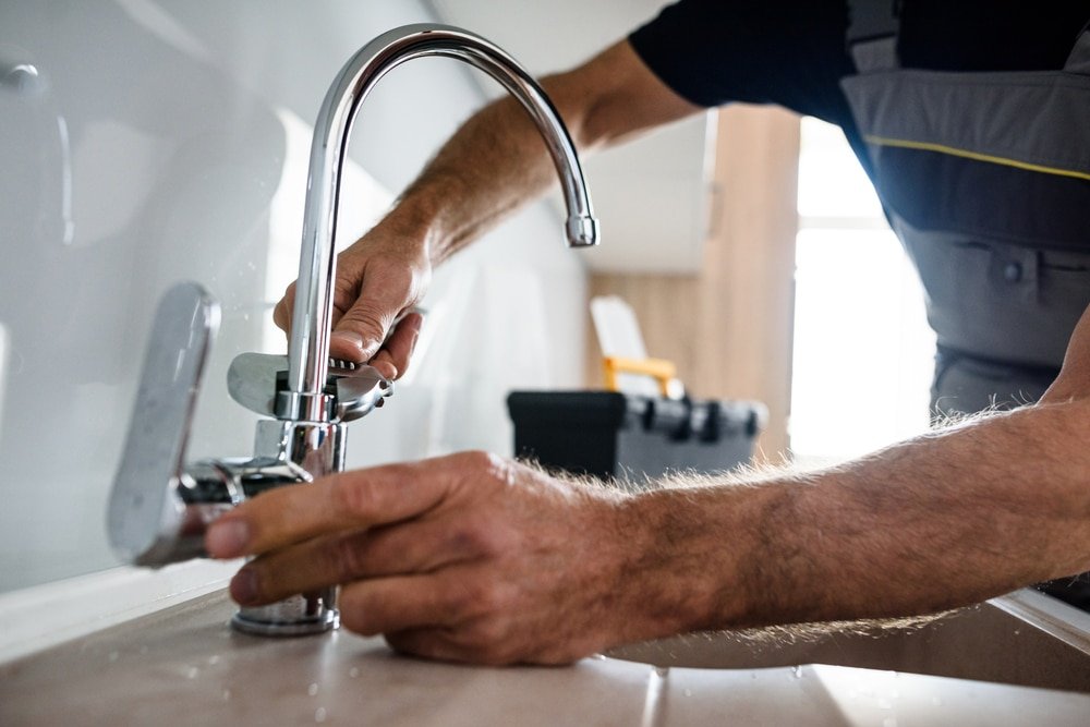 Close,Up,Of,Hands,Of,Aged,Repairman,In,Uniform,Working,